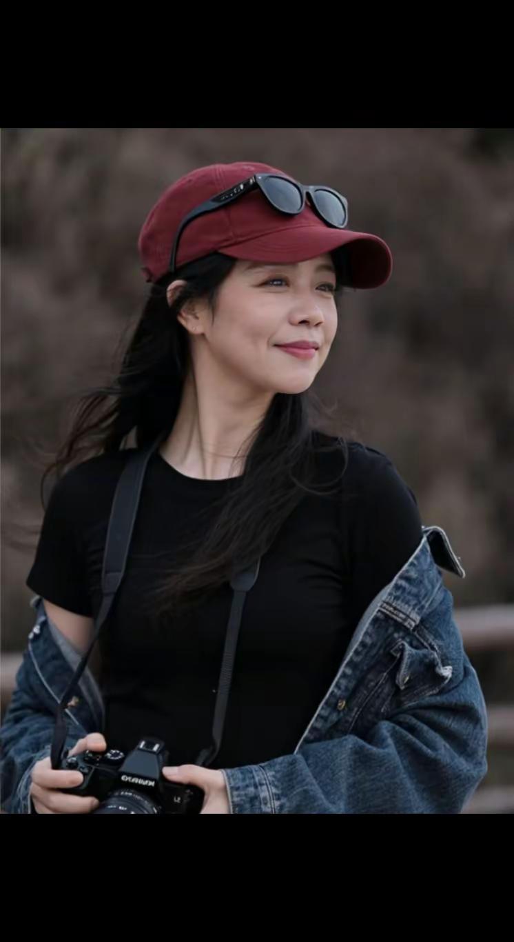 今日分享歌曲：春天來了。AI旅拍胶片风