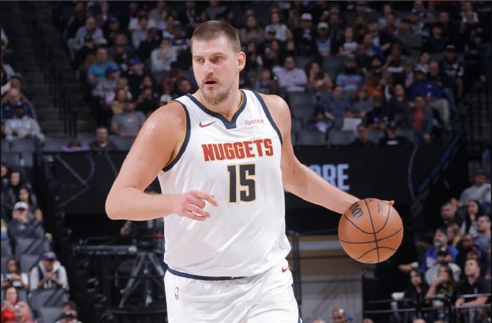 约基奇复出战快船据Shams报道，约基奇计划在今日对阵快船的比赛中复出。 