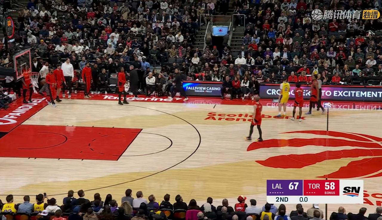 半场结束，湖人67-58猛龙，里夫斯艾顿得分上双，詹姆斯4分。熬工龄的神，今天的