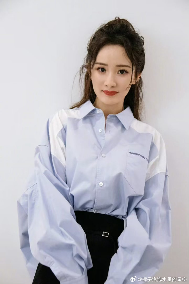 杨幂  🦊杨幂库迪咖啡全球品牌代言人 “数学指出函数的极大值往往在最不稳定的点