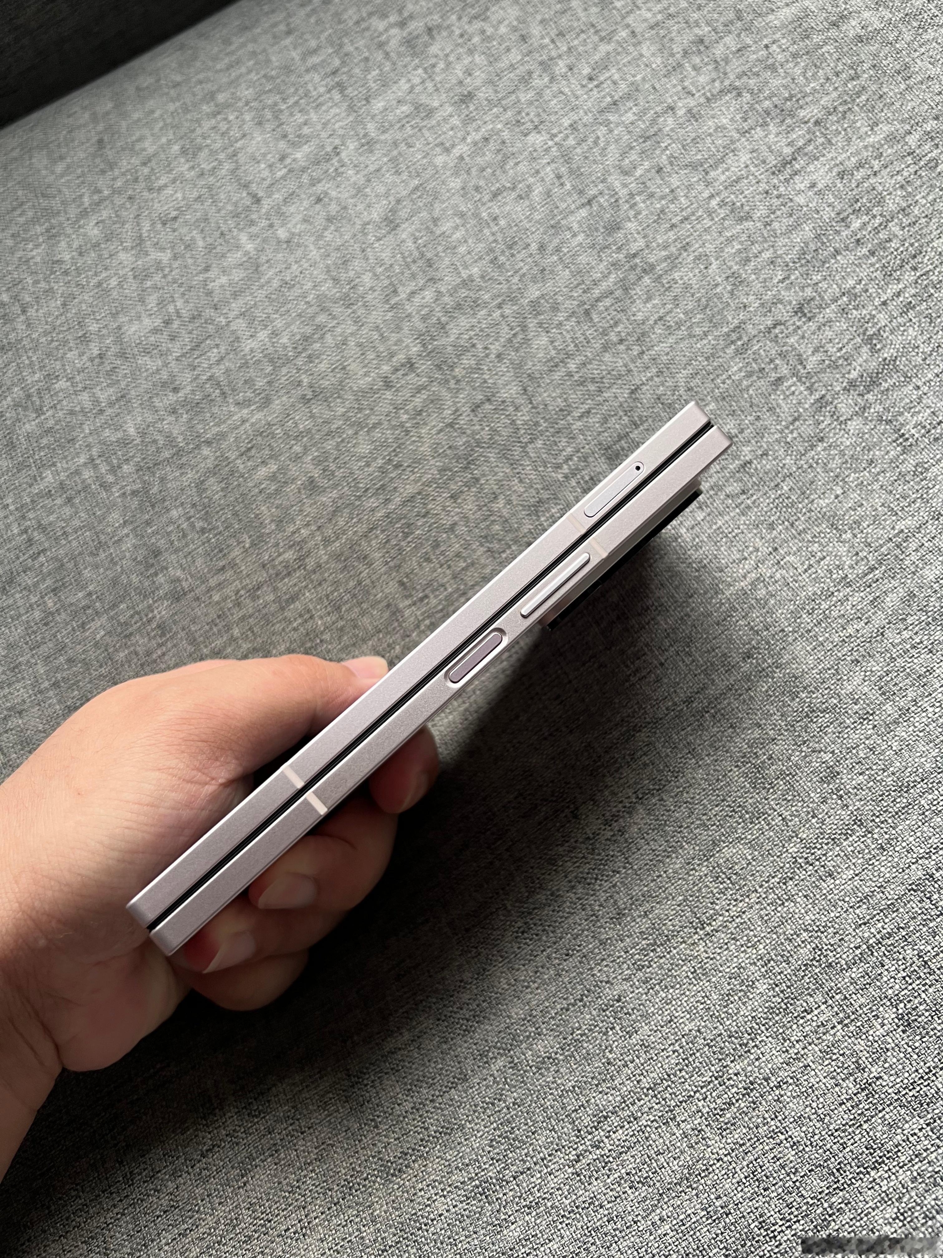 三星Z Fold6 12+512G 浅玫粉，内屏完美，外屏细小划痕，中框细小痕迹