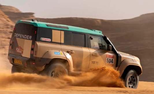 路虎正在打造一款限量版、可合法上路的V8 Defender Dakar车型。年初