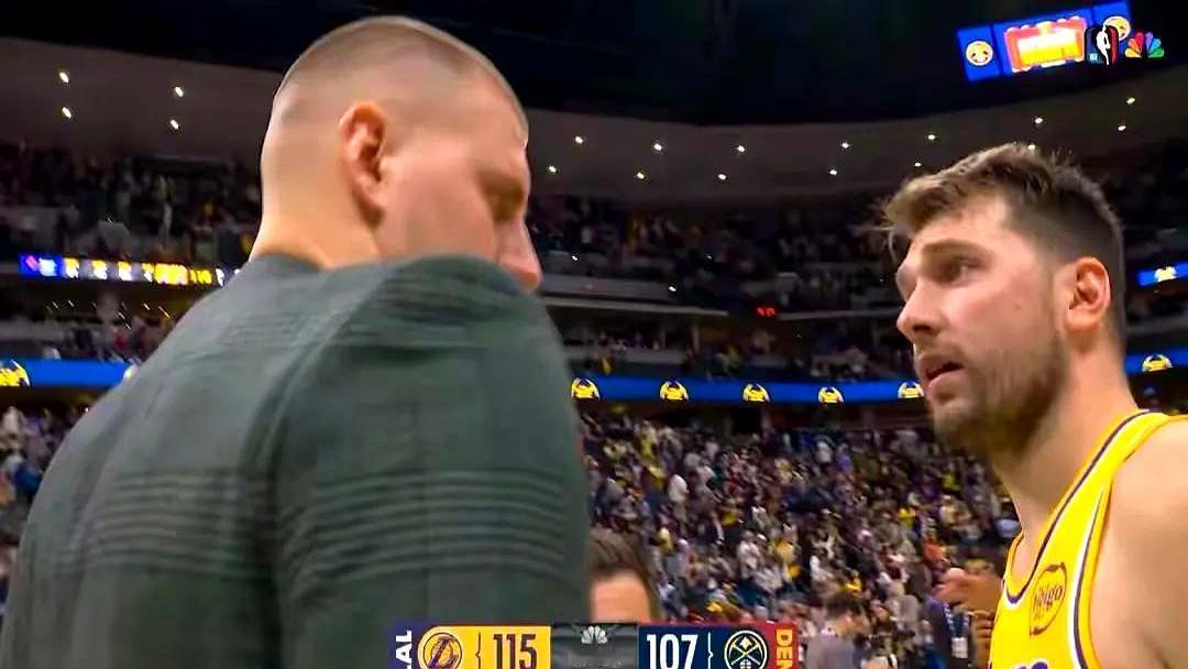 约基奇不打，掘金篮板崩了
 
过去三场，掘金篮板全联盟倒数第一。打湖人，浓眉一个