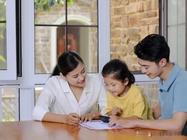 “依法带娃”是个很有意义的事儿。以前带娃全凭经验和个人想法，现在有法可依了。就像