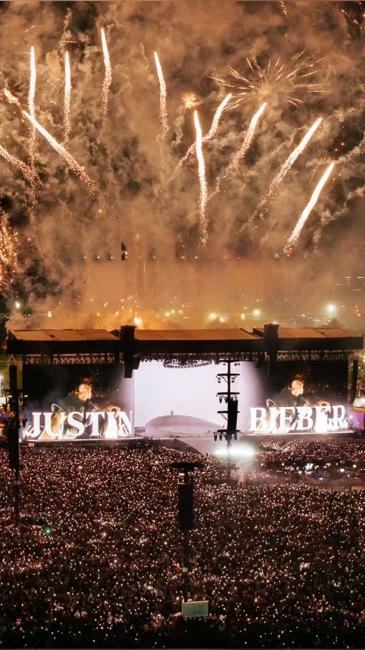 据报道, 国际足联正在与Justin Bieber贾斯汀比伯商谈在世界杯决赛上的