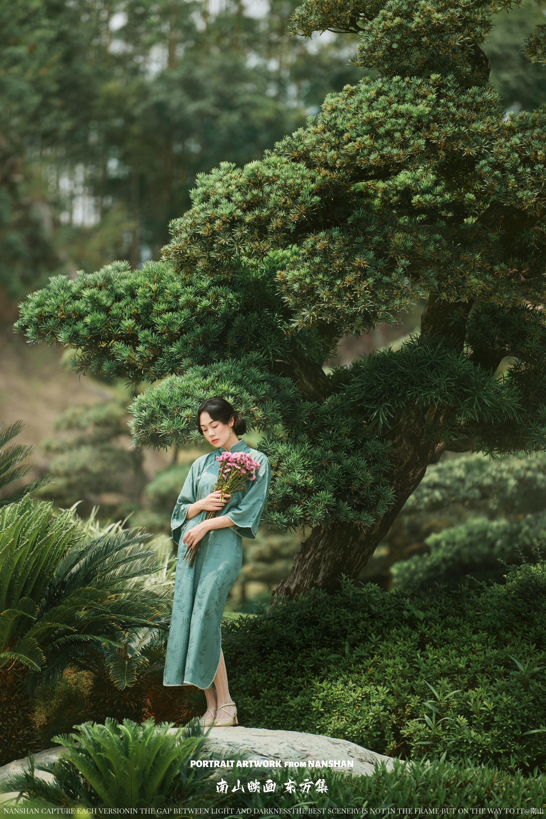 一袭青衣，染就一树芳华。