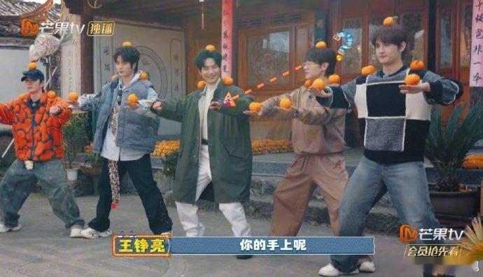 快乐老友记 甄嬛传选秀建议改名叫《快乐老友记之甄嬛传·橘子分传》！这画面我能看一