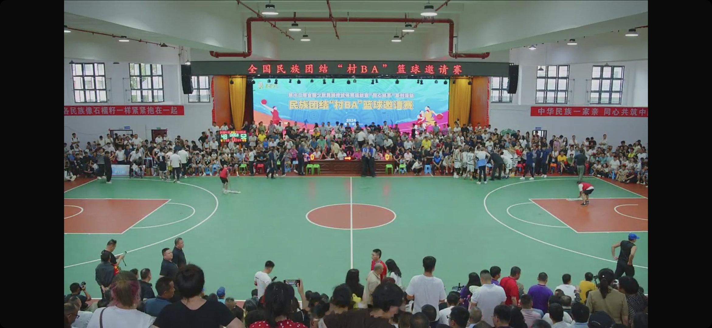 小西指导样子有呢[偷笑][偷笑]#cba##新疆男篮##小卢篮球世界# ​​​