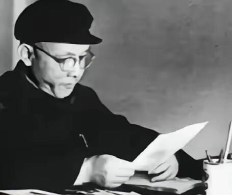 1952年，时任武汉市副市长周季方，接到了被开除党籍的处分决战火里走出来的老革命