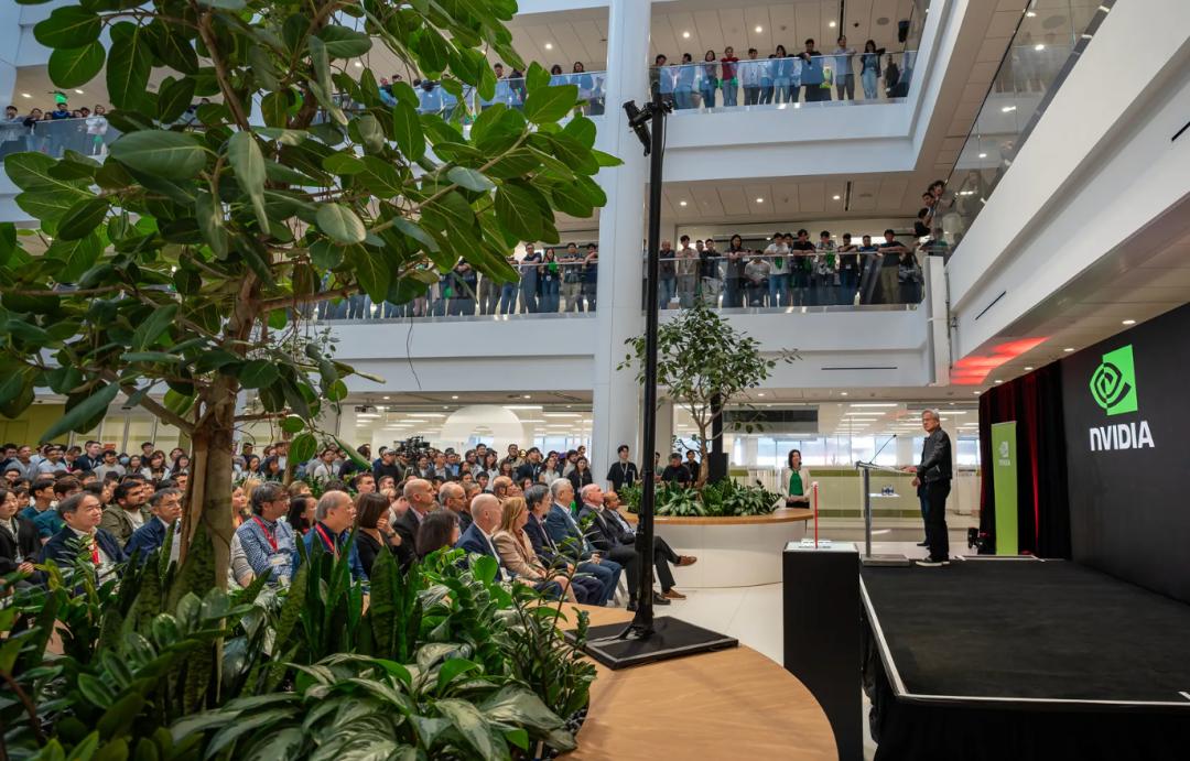 英偉達與臺積電合作，首片美國本土制造Blackwell芯片晶圓亮相