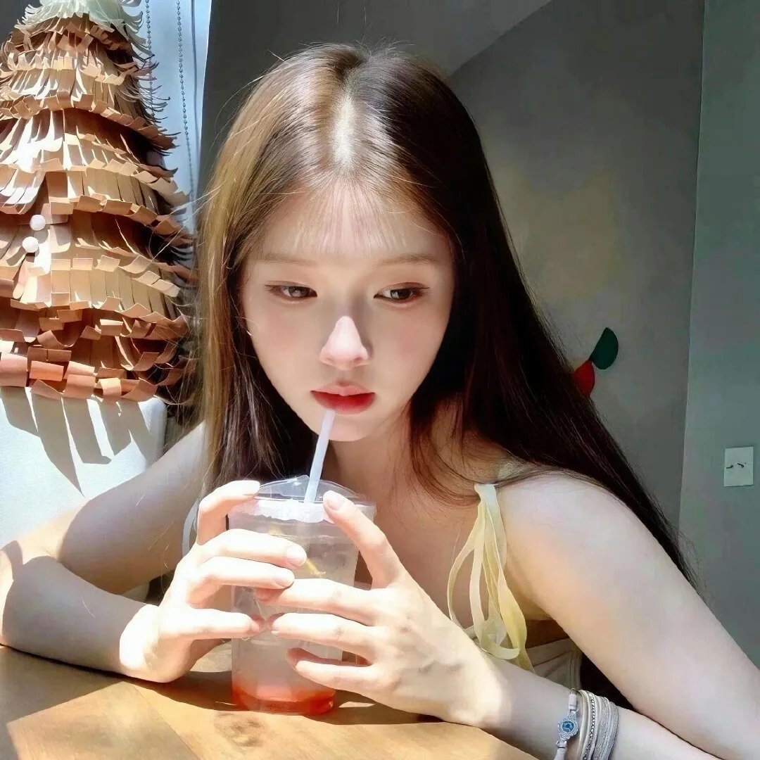 𝙒𝙚𝘾𝙝𝙖𝙩 | 女生头像搞怪/Ins / 发癫 / 女生头像 / 