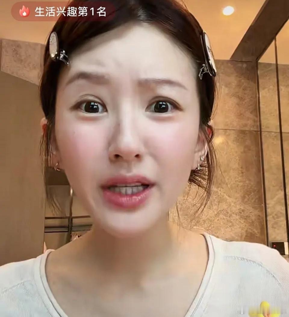 赵露思这个面部表情真让人害怕 有必要这么狰狞吗 