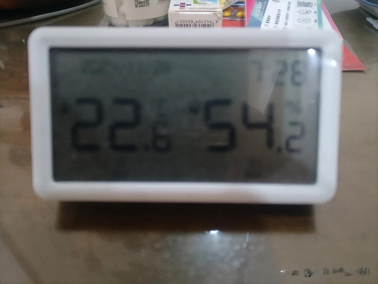 外面冰天雪地，室内温暖如夏，这就是东北哈尔滨。

    哈尔滨入冬成功 谈谈哈