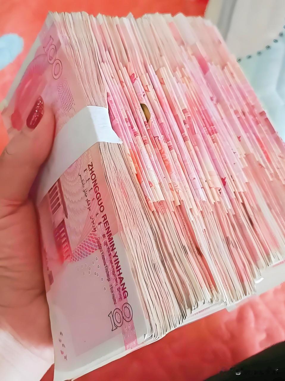 奉劝大家一定要守好自己的钱袋子，
这年头真不要往外面借钱，
我朋友就是例子：
