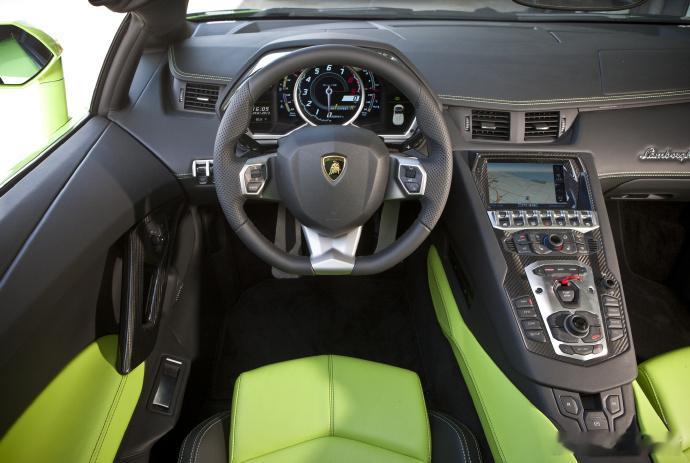 怀念大排量自吸的黄金年代💙兰博基尼 Aventador Roadster700