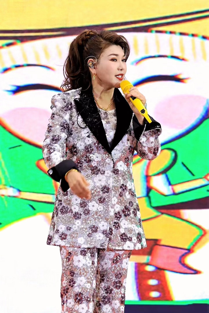 乘风2026草原追光姐乌兰图雅 谁懂啊！乌兰图雅的歌声里全是故事，《站在草原望北