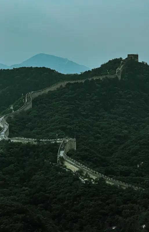 万里长城，这名字听起来就气势磅礴。可实际上，它到底剩下多少里呢？据统计，明长城总