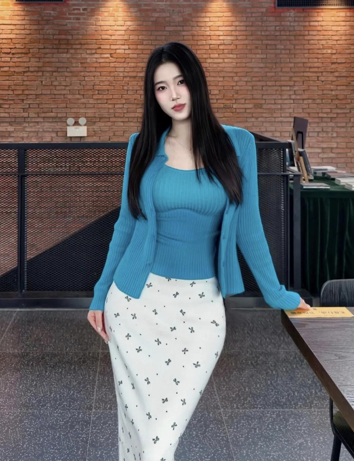 分享一下相册里的美女