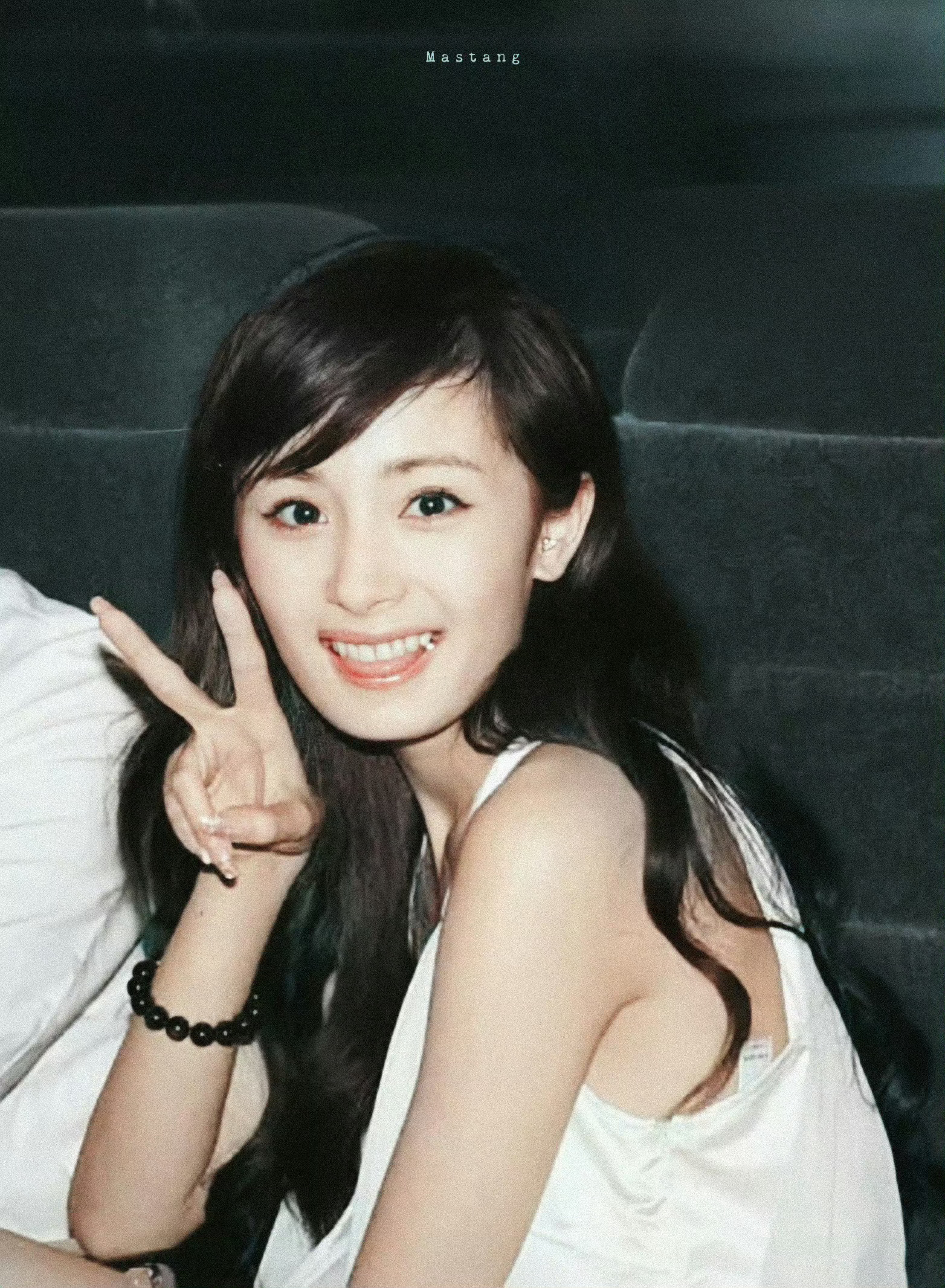 杨幂  上四天班就放假啦！🤓 