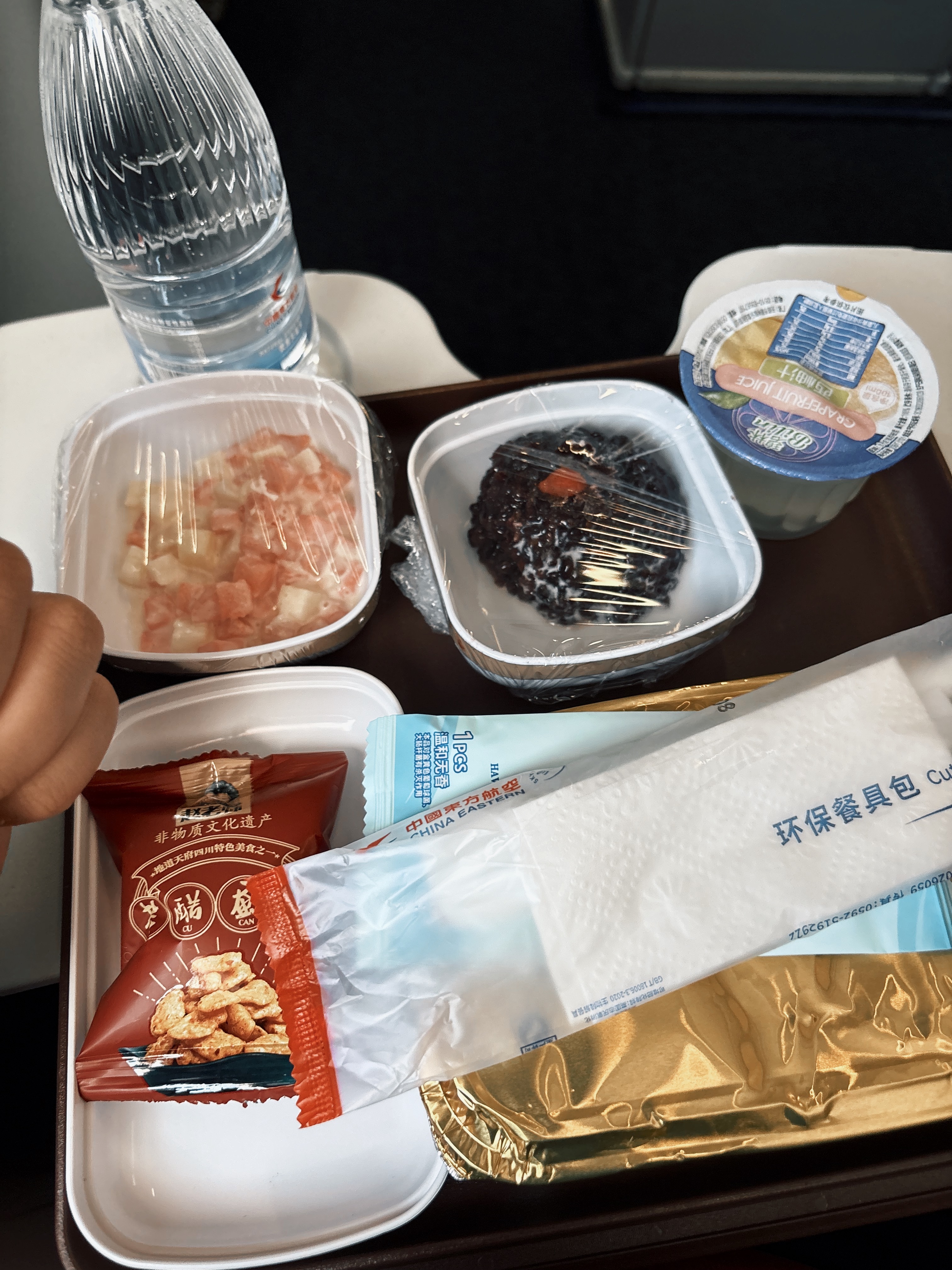 我觉得极影相机加滤镜拍摄LivePhoto比飓风相机App拍出来的要好 