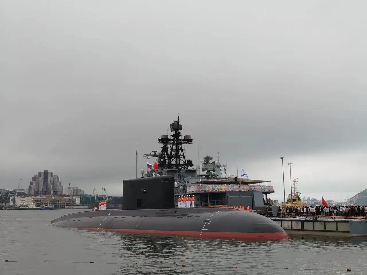 首次出动舰艇！
这次中俄海军联合演习的最大亮点是中国海军派出了一艘636M型“基