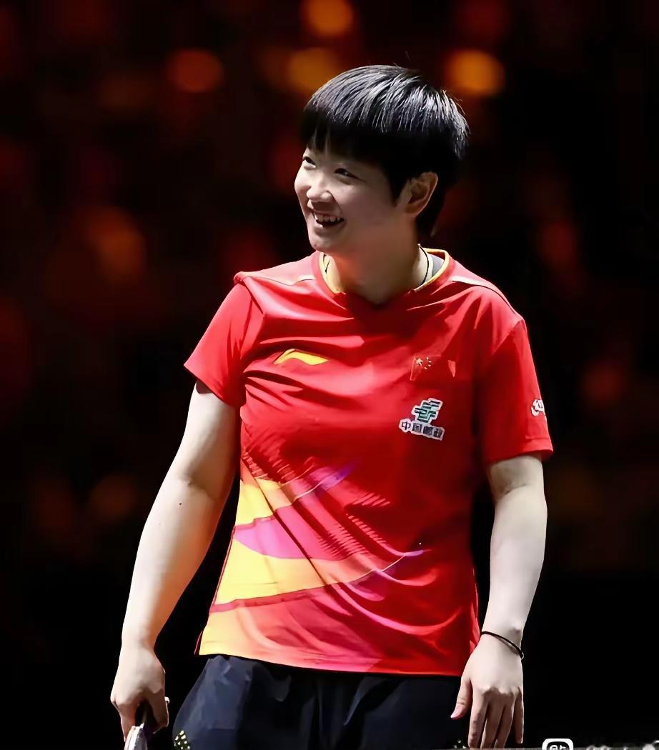 在球迷眼里，孙颖莎是赛场大魔王，场外小太阳，强大到可爱～
你可知道，咱央妈眼里的