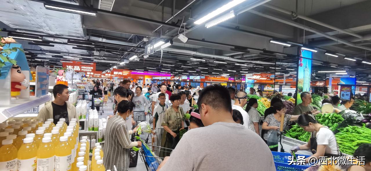 【超市寒冬人人喊难，唯独农夫刘先生店店爆满！狠狠打醒了无数传统老板】
 
现在都