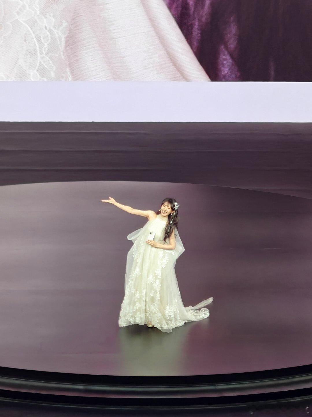 有喜欢田曦薇的盆友吗vivos50系列美学大使田曦薇  希望一会还有返场 武汉·