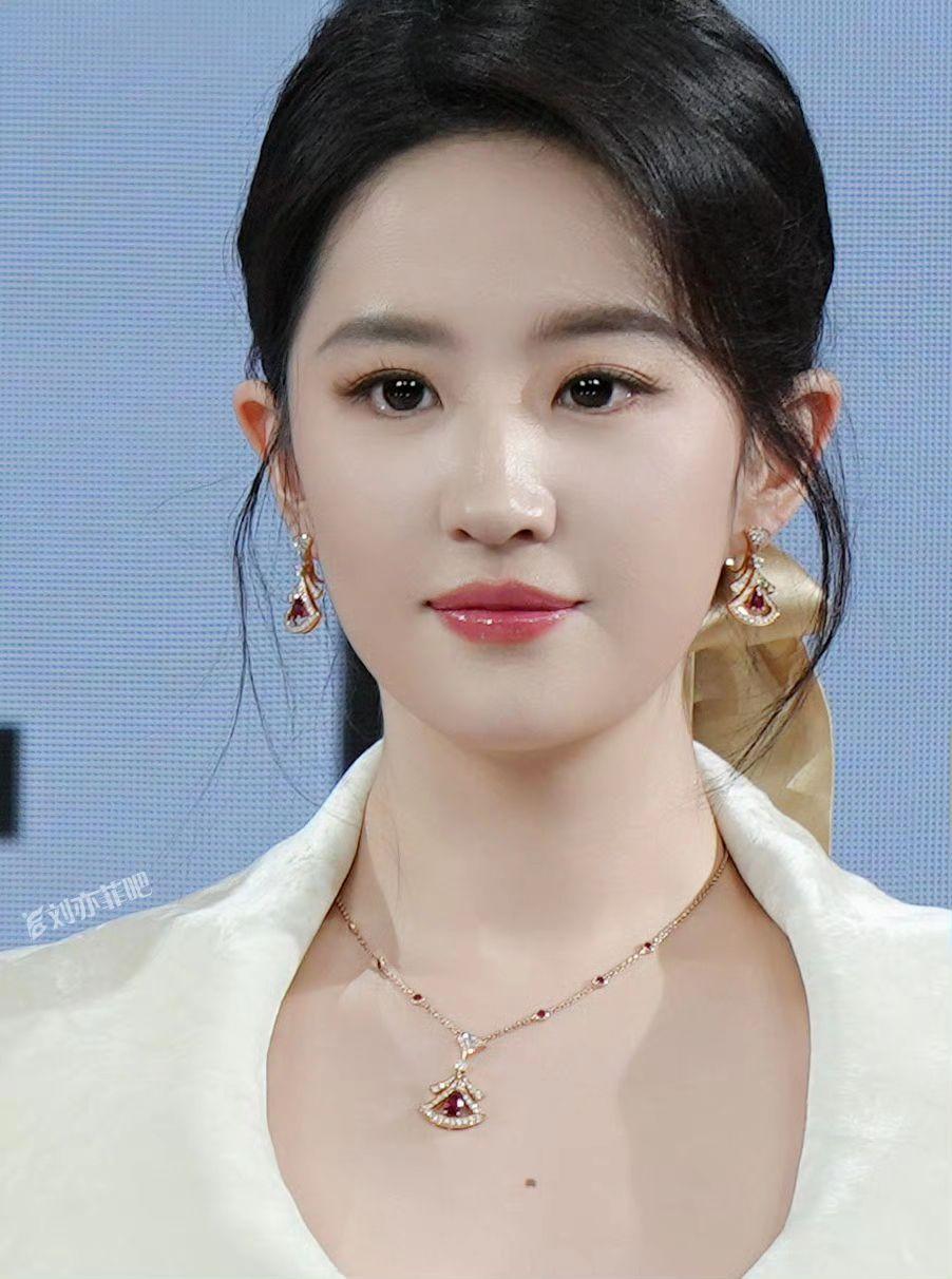 顶级美貌。