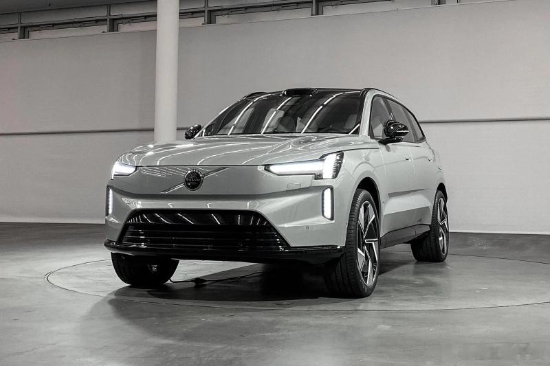 沃尔沃EX90推迟量产时间，新车将推迟至2024年上半年量产。由于仍需要时间进行
