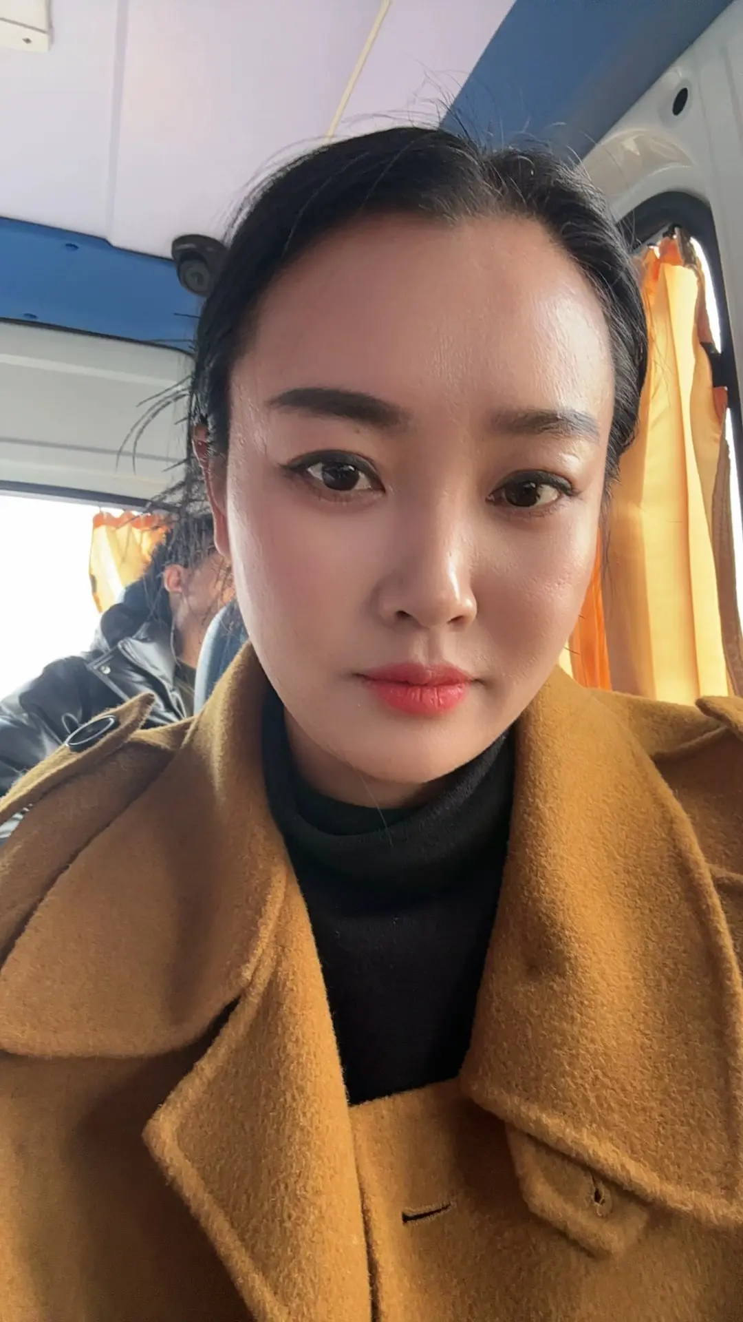 最近不直播陪我爸复查身体给你们请个假具体啥时候播等我通知爱你们好好照顾...