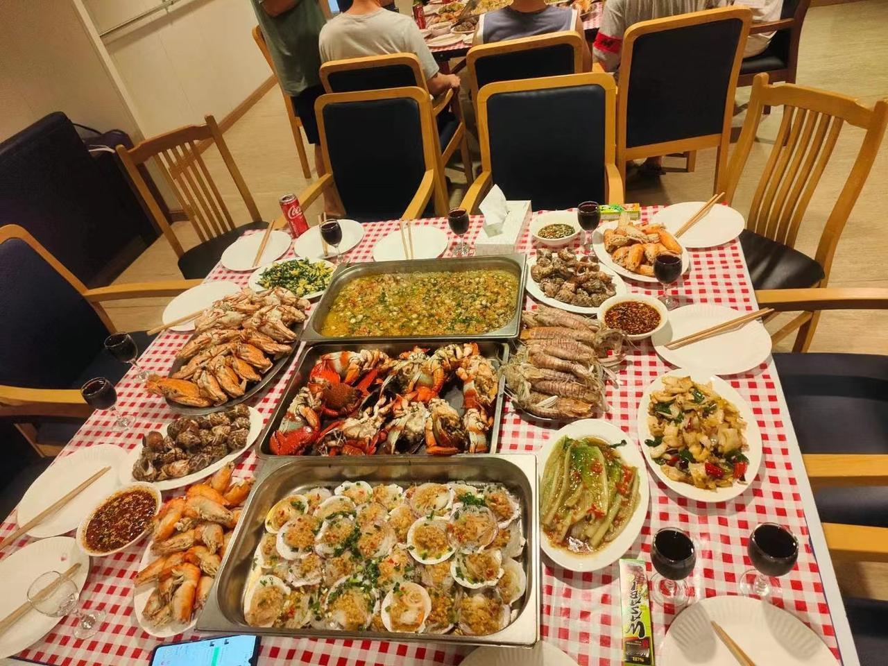 顺利地离开西班牙巴塞罗那港,我的交接班工作已进入到了尾声，接班船长的一个建议，让