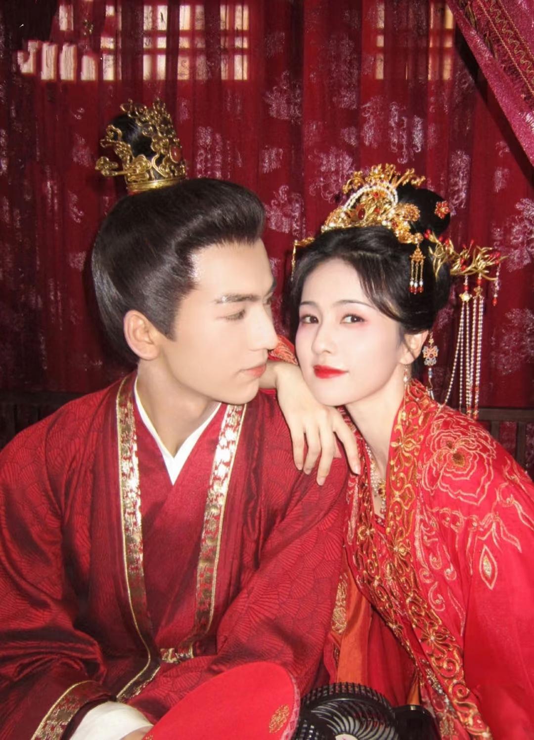 【张凌赫白鹿“复合无望”再引热议：娱乐圈分手叙事里，谁在替当事人说“不”？】
