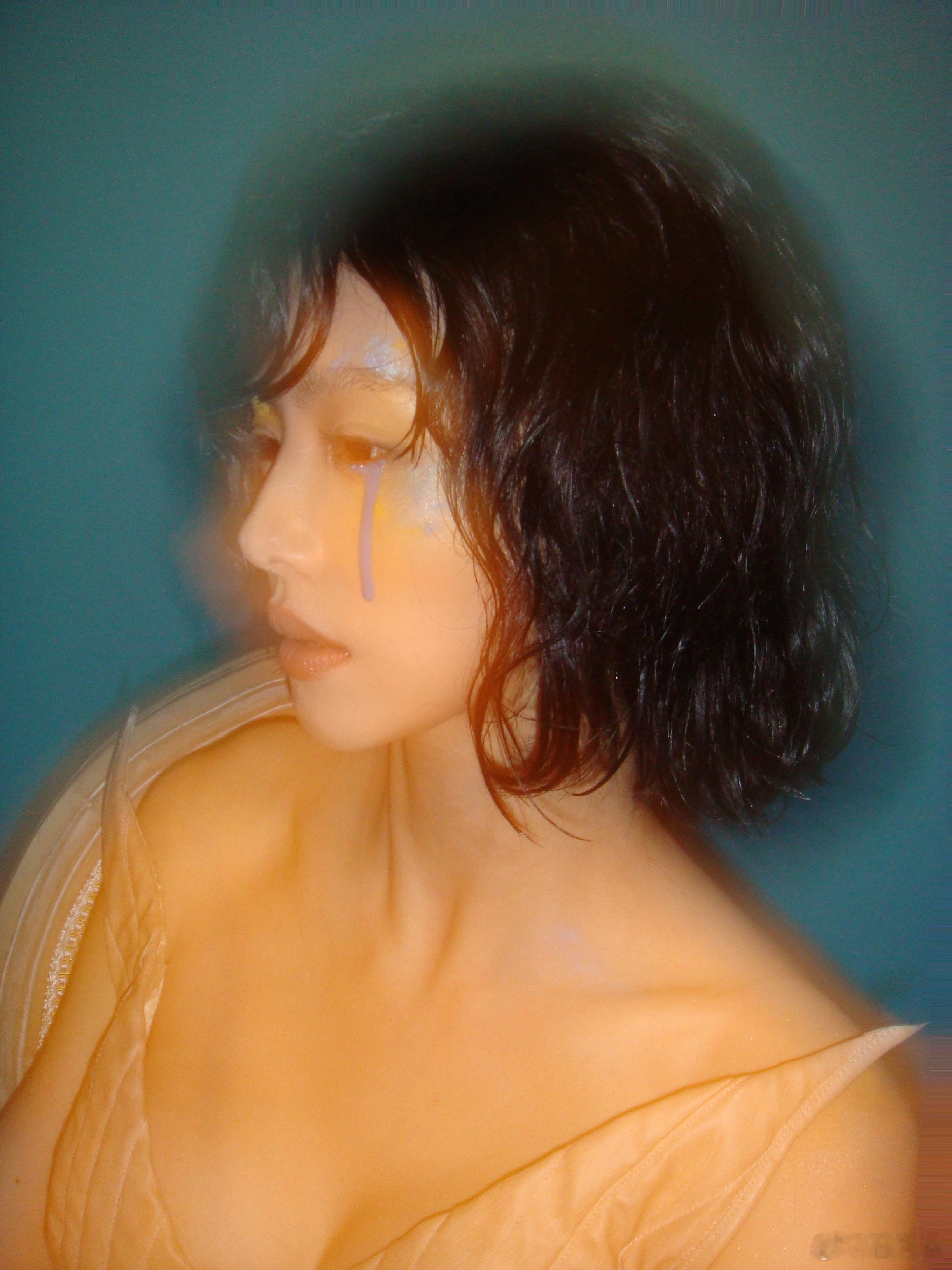 谁给蔡文静做的造型 这造型师是挖到宝了吧！利落短发彻底跳出以往的舒适圈，浅蓝眼妆