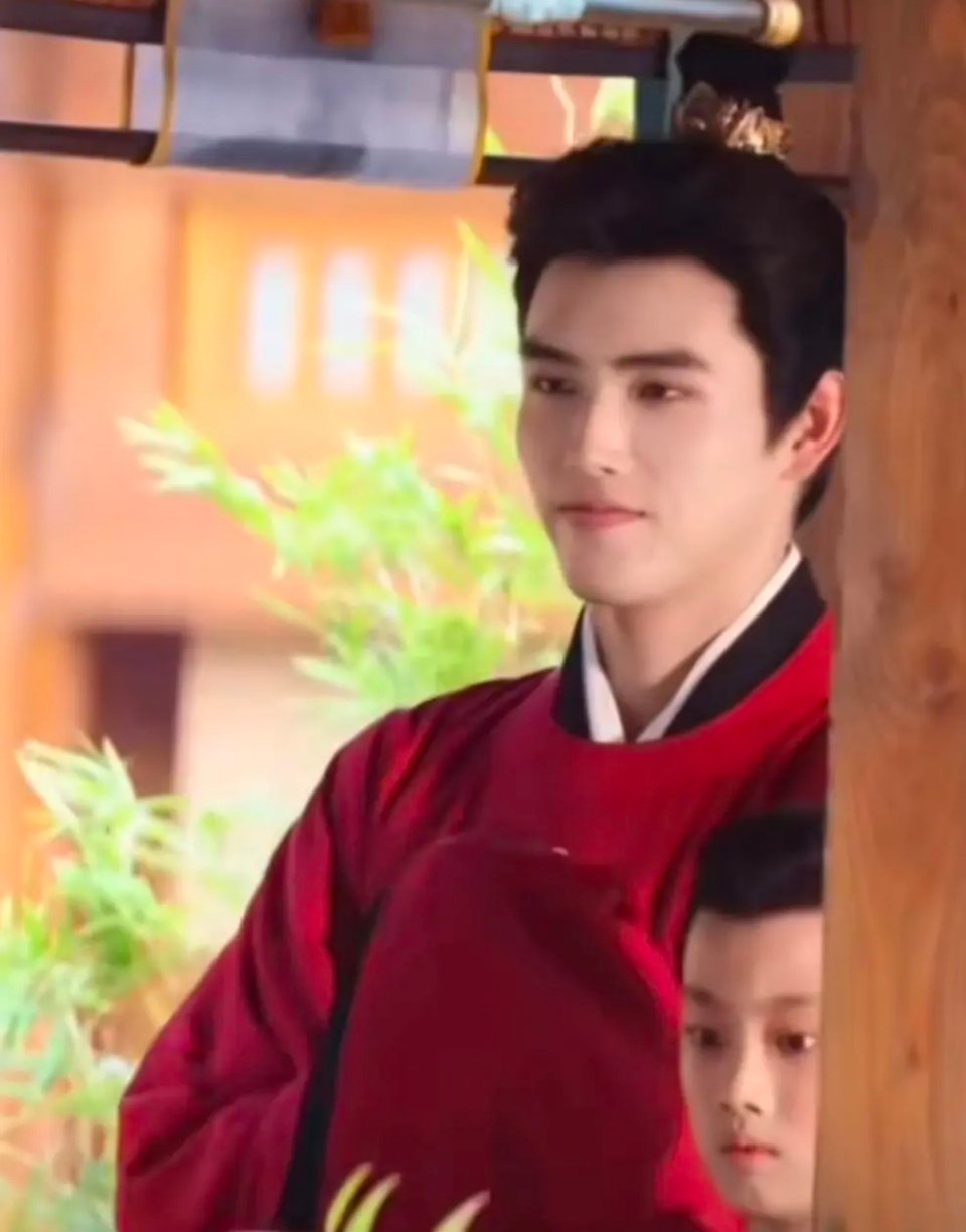 陈飞宇的嘴真是硬伤，现在的这张脸怎么看怎么怪 ​​​