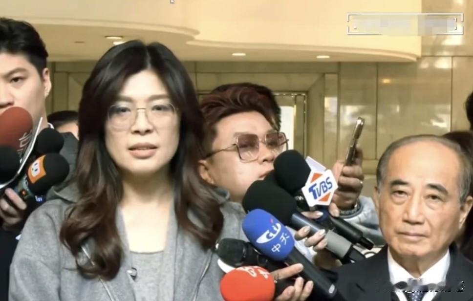 坦白说，王金平与郑丽文关系不咋地。

虽然今天郑丽文隆重颁发聘书给王金平，但是在