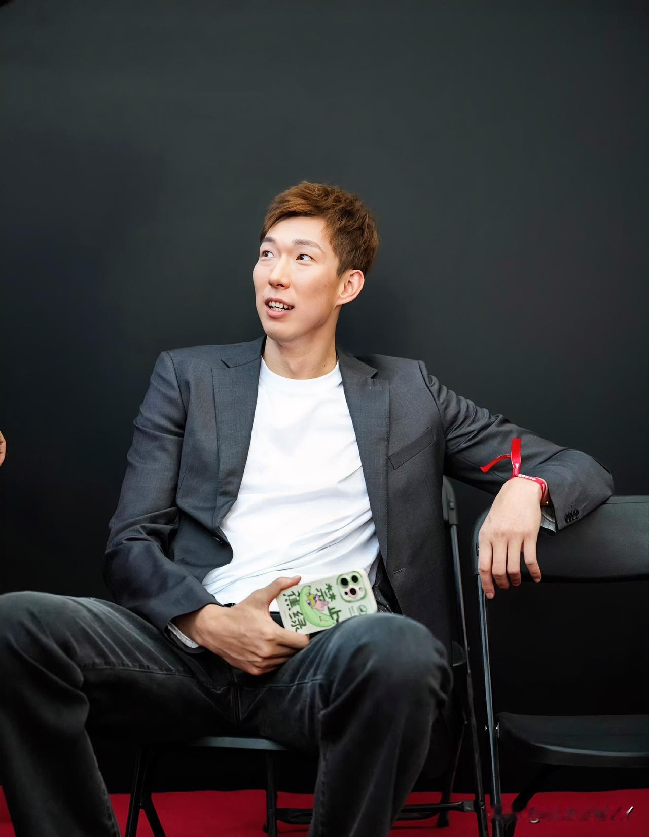 我有一种预感
就是周琦今天下午
肯定会全力以赴争铜牌，因为
如果拿不到铜牌他会被