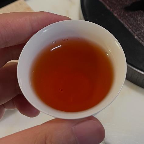 爱好喝茶30年，从没想过，喝茶有什么好， 纯粹就是喜欢，享受喝茶时的一刻闲。
