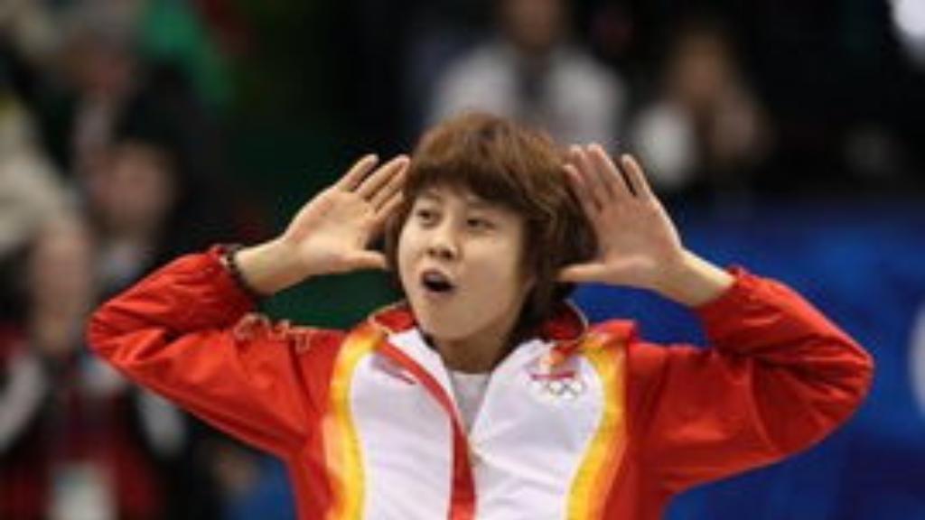 你知道吗？王濛有几百支口红！

在赛场上，她是短道速滑的“濛主”，以风驰电掣的速