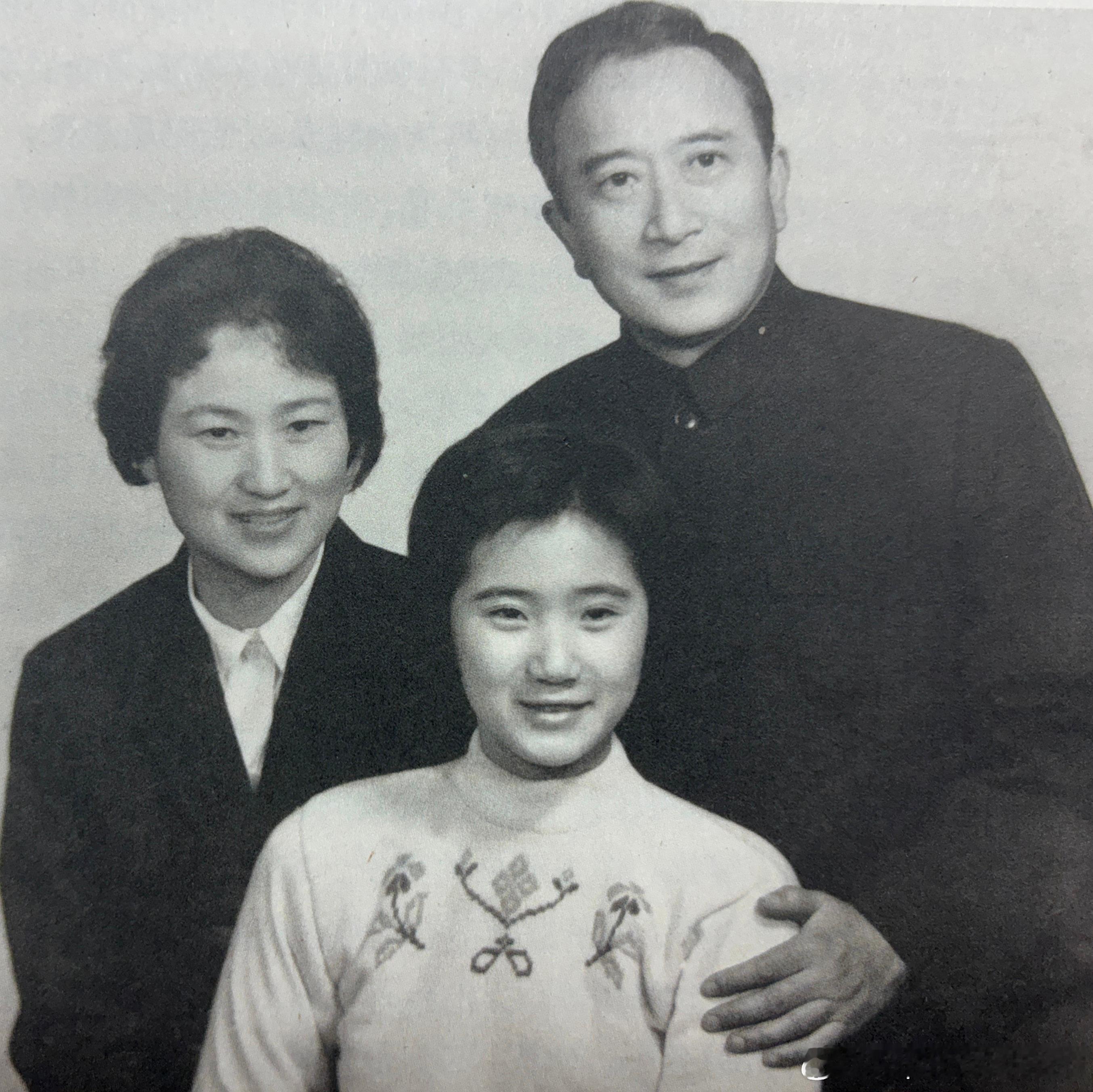 70年代末孙道临全家福历史影像 ​​​