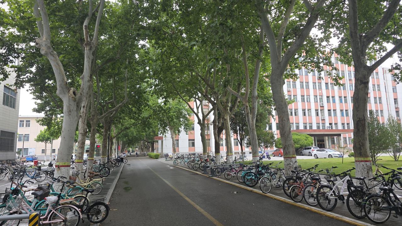 少与人纠缠，多看大自然\n状态销声匿迹，行踪半隐半藏，简化人际关系，回归自身清净