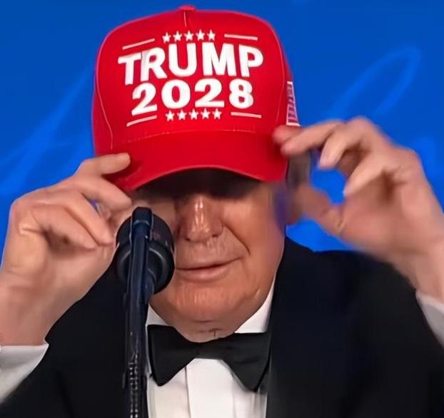 特朗普高调戴"2028"红帽，法理都不允许，他哪来的底气？
帽子一戴，谁都不爱！