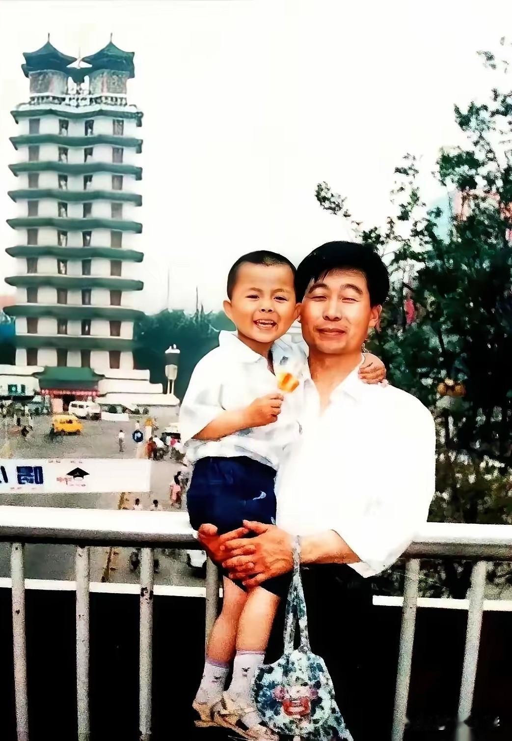 郭希宽先生的葬礼，让很多人体会到什么叫“不是亲生，却胜似亲生”。
郭希宽离世，郭
