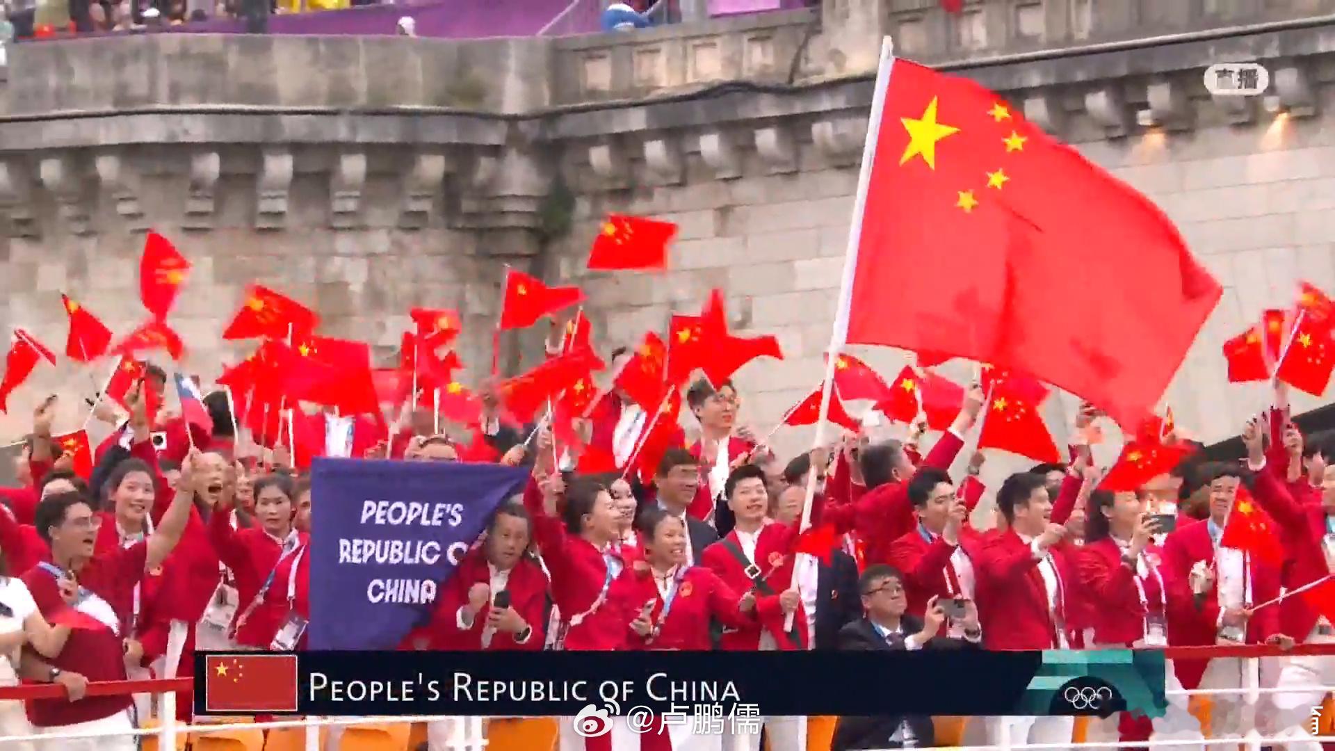 一抹中国红🇨🇳就是时间太短根本不够看啊！#中国队奥运加油##篮球热力一夏##