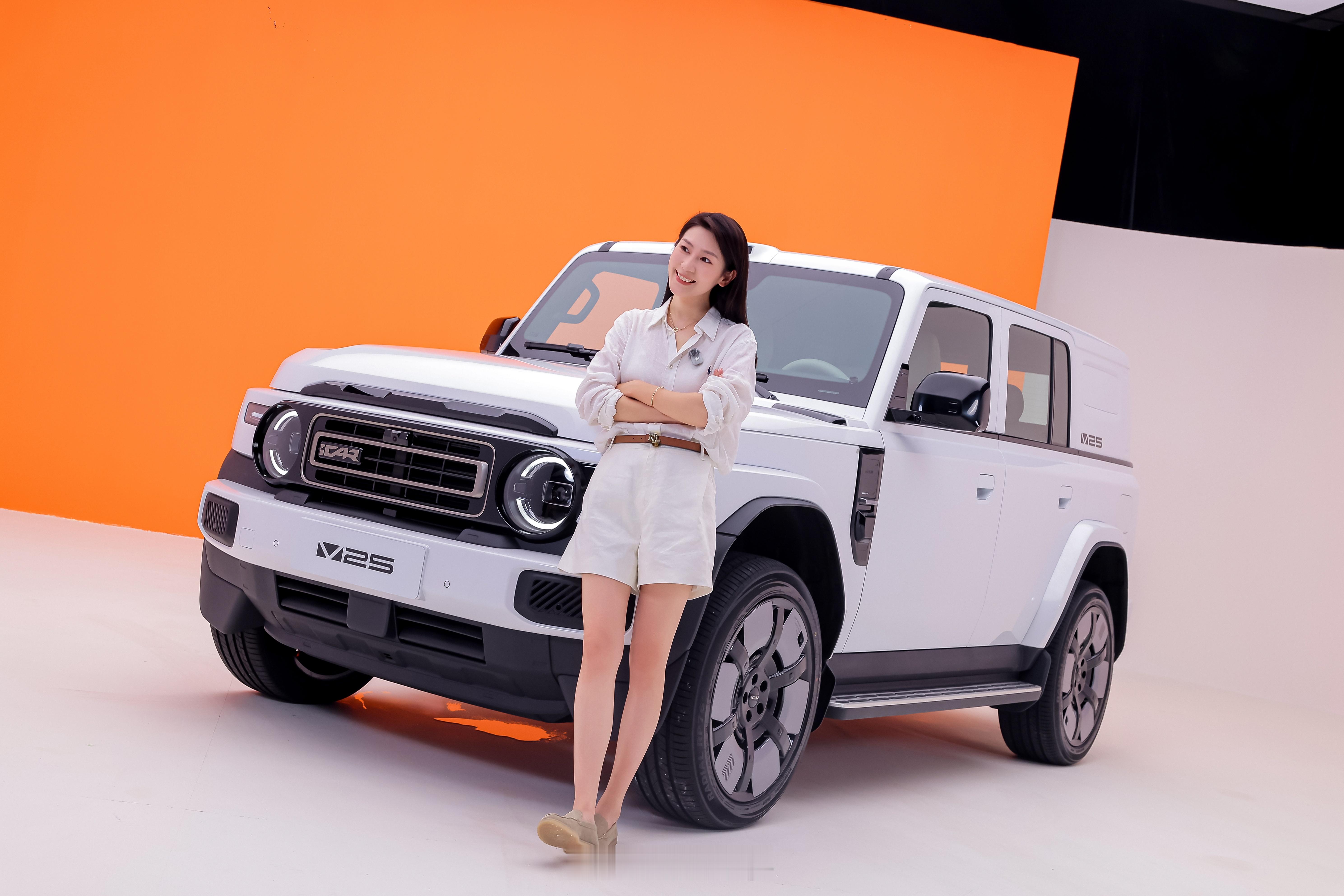 最近拍的车都在陆续解密icar V25 方盒子白色也好看是不是绝对先锋v25 成