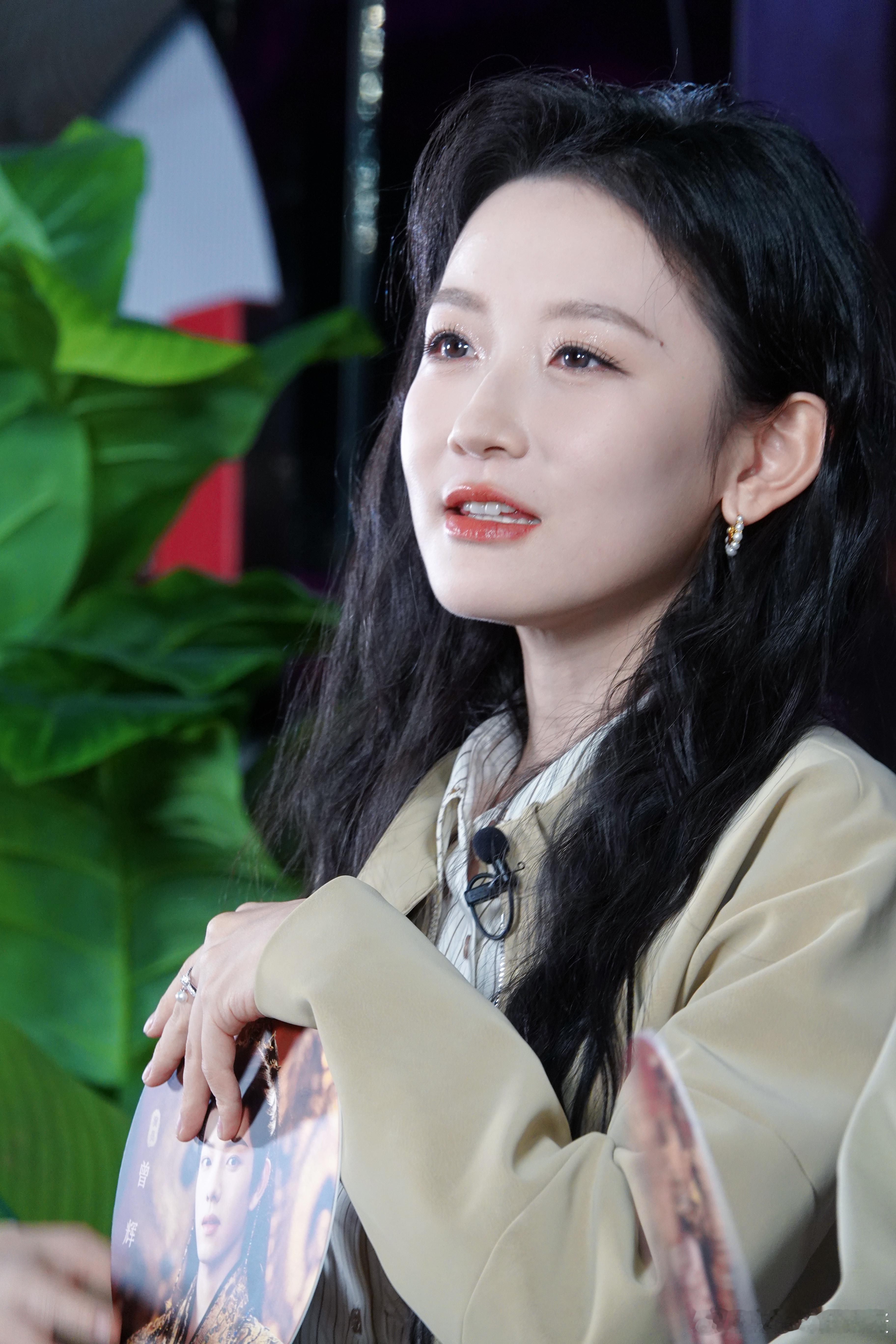 今晚落日雨辉的生图来啦，状态超好的一对！现场又是弹唱又是跳舞超欢乐！祝千金谋再上