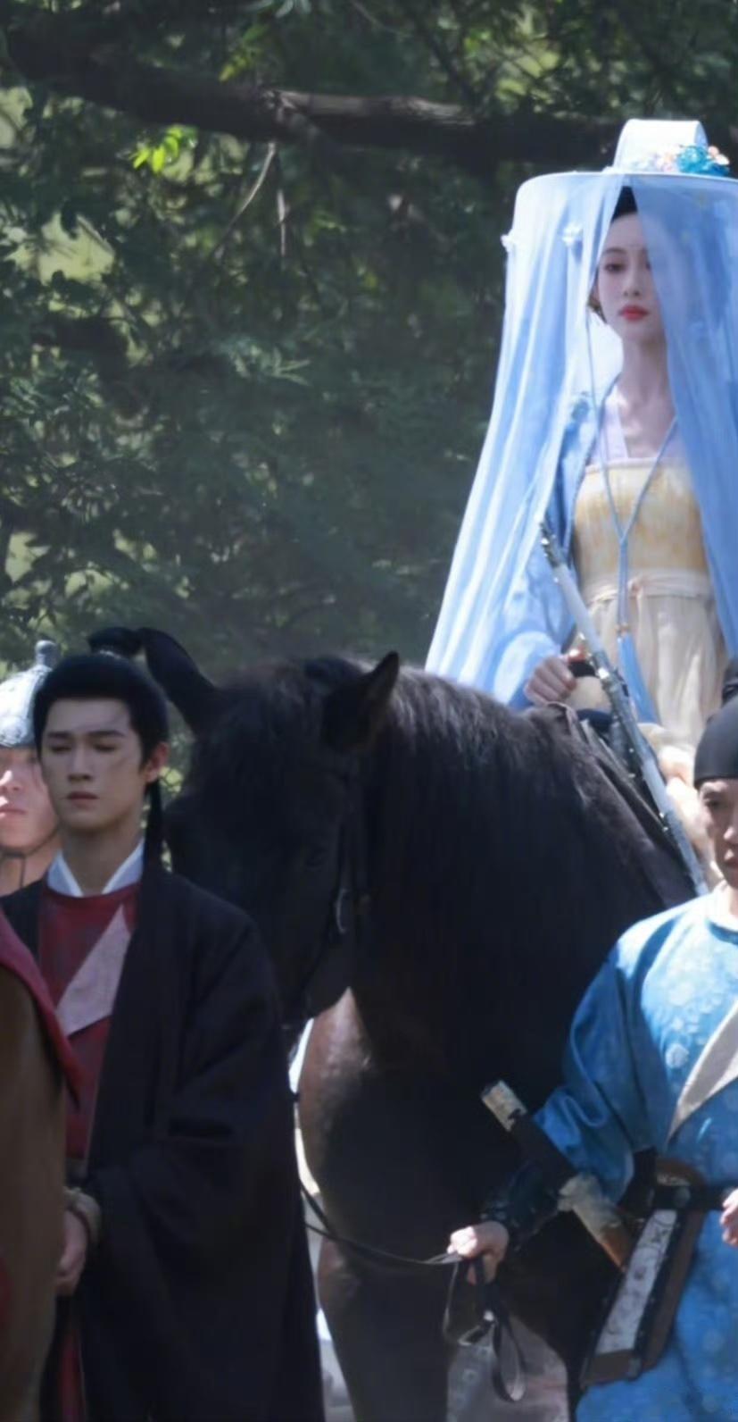 娱乐[超话]孟子义李昀锐尚公主首个同框路透孟子义李昀锐尚公主首次同框路透孟子义李
