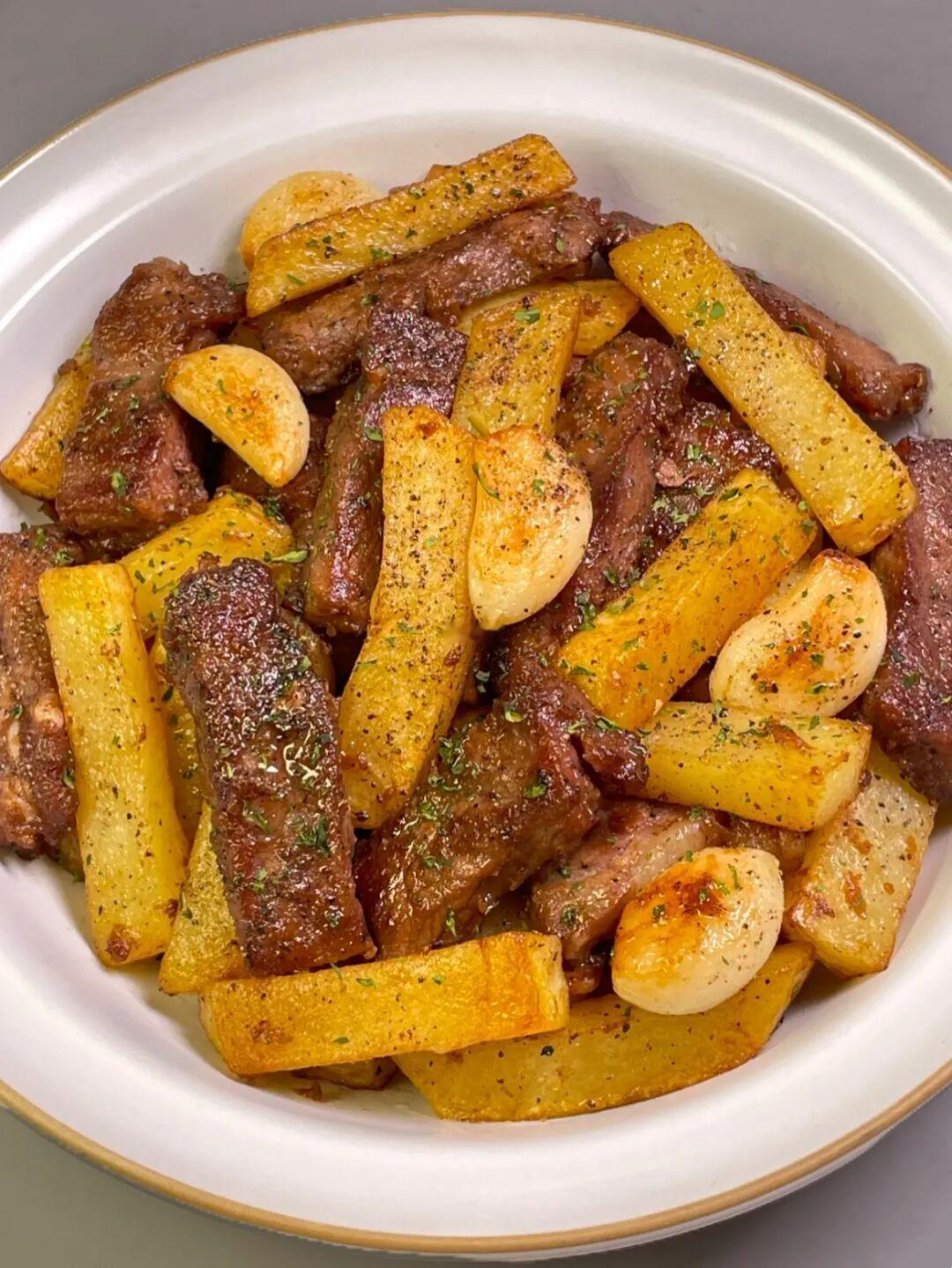 牛排煎士豆怎么能这么好吃啊啊啊啊！！