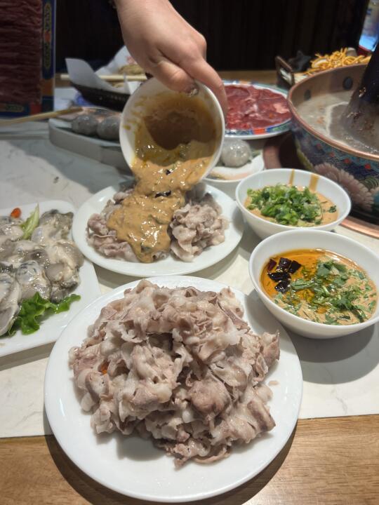 大连的，铜锅涮肉配海鲜，巨好吃!