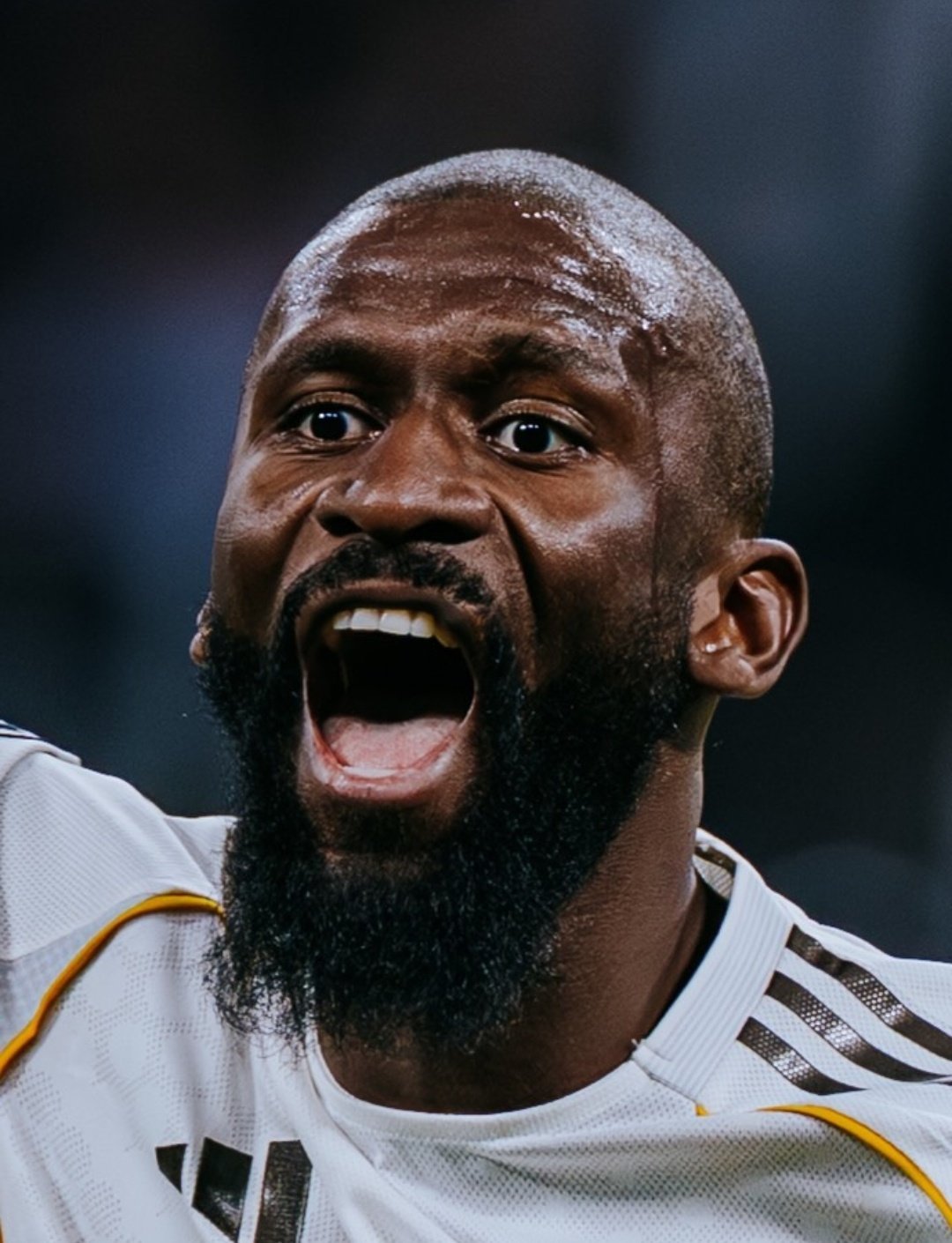 阿斯报：吕迪格有望与皇马续约一个赛季。自伤愈复出以来，他已成为球队不可或缺的一员